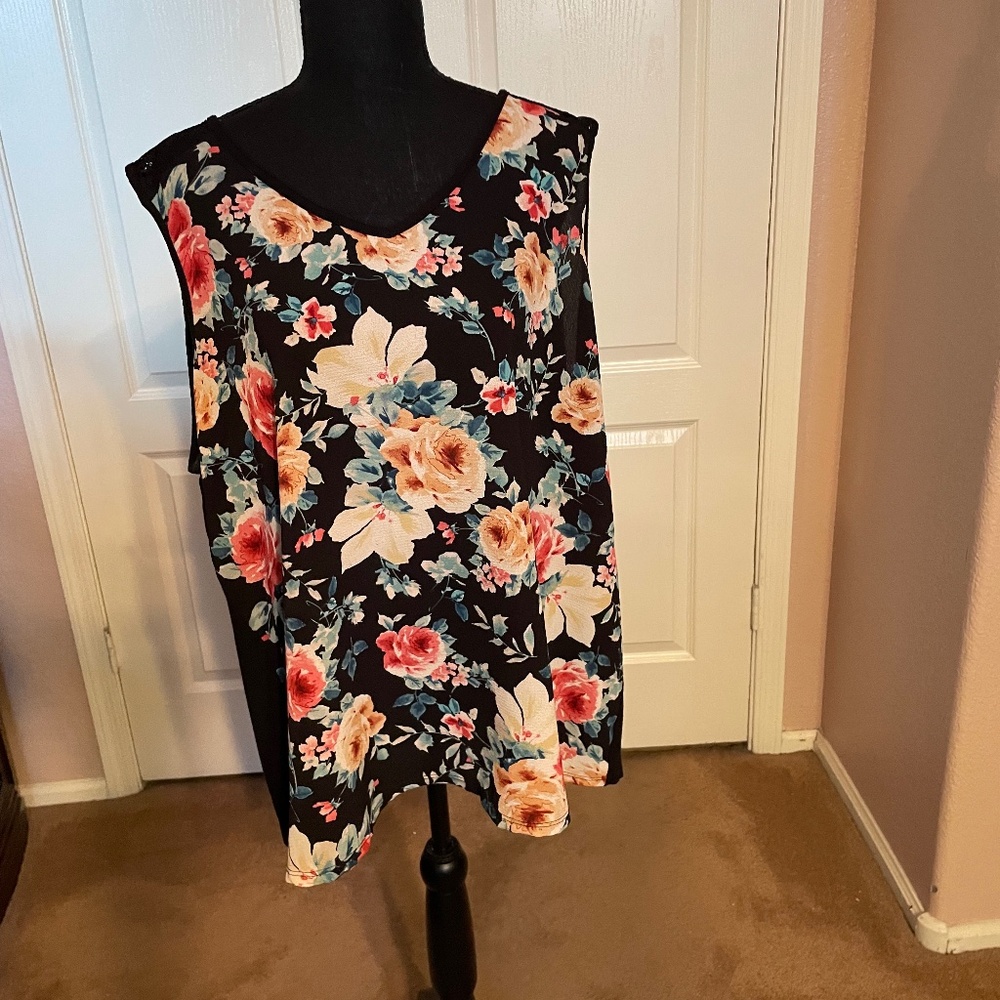 Claudia Richard v neck sleeveless floral top